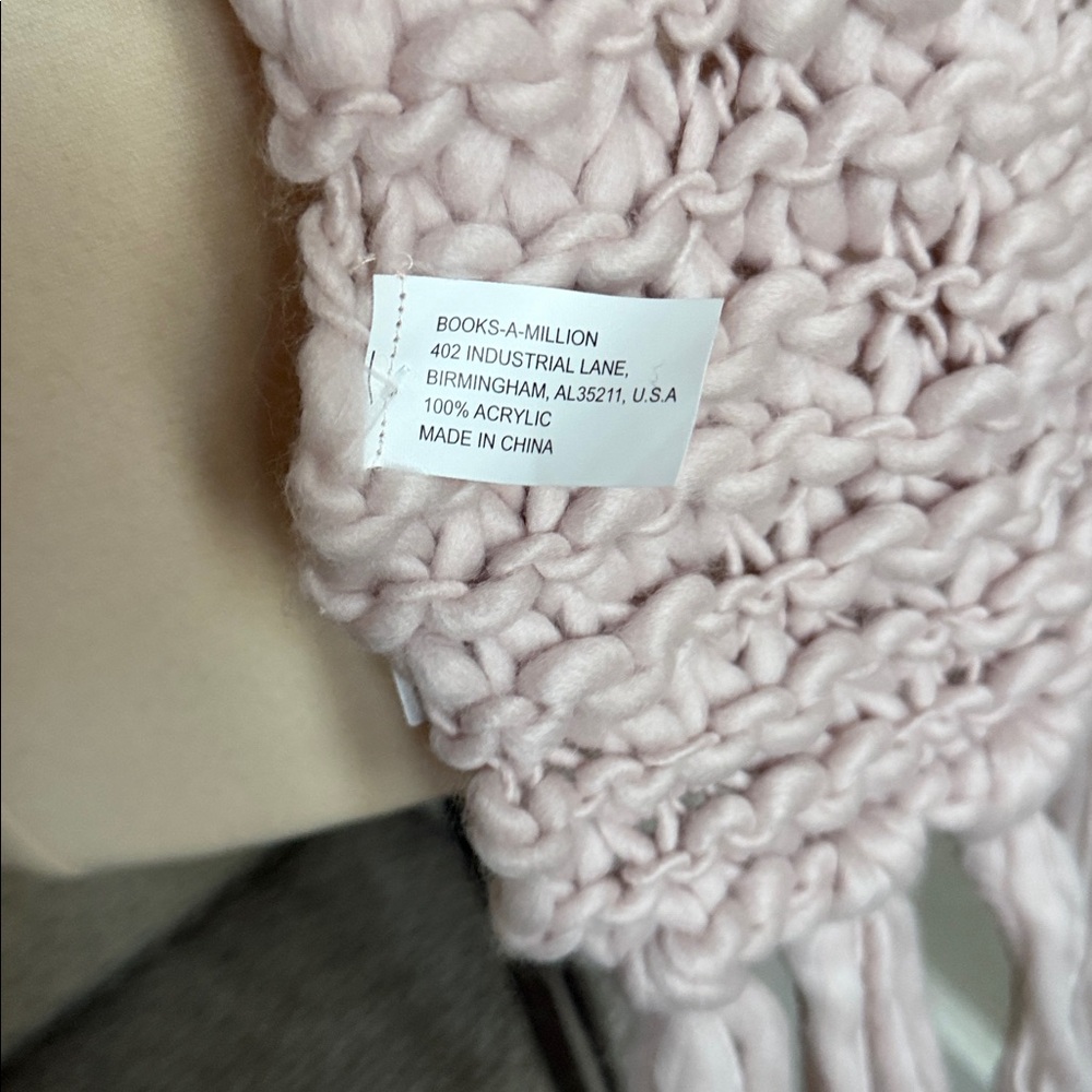 NWT Chunky Blush Knit Fringe Scarf - Picture 3 of 7